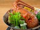 春の万葉創作和会席より。イセエビ鍋。見た目にも華やかな春の逸品です。