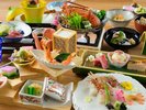イセエビ鍋に赤城どりと国産牛の食べ比べなど、春の美味を贅沢に頂く万葉創作和会席。