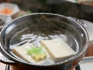 朝の体をそっと整える、あたたかな湯豆腐をどうぞ