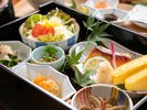 彩り豊かな和朝食で、やさしい一日の始まりを
