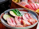 ハーブ鶏&コメの恵み豚を鉄板焼肉でお召し上がりください