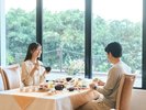 悠々と流れる沖縄時間。 緑の風に耳を傾け 心と体に寄り添う 新しい旅のカタチを。