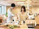 彩り豊かな料理を自由に選ぶ楽しさ。心も身体も満たされる朝食ビュッフェ