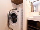 レジデンスルームにはドラム洗濯機が完備されています