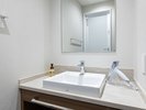 独立洗面台(デラックス4ベッドバンクルーム)※バス・トイレ別のセパレート