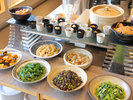【朝食ビュッフェ】一日の始まりは健康的な食事から。色とりどりのおばんざいを日替わりでご用意。