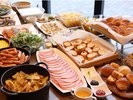 【朝食ビュッフェ】パンの種類も豊富です(^^)/