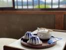 お部屋にお茶の用意がございます。富士山クッキーと共にどうぞ