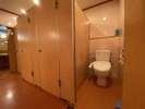 共同のトイレは男女共に各階ございます(ウォッシュトイレ完備)。