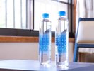 お部屋にお水をご用意しております。