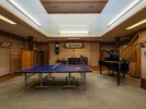 昭和初期に活躍した家具や小物がインテリアとして飾られています