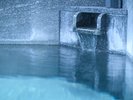【緑翠スイート】客室内の露天風呂で、源泉かけ流し温泉を24時間いつでもお楽しみいただけます
