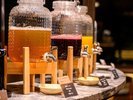 ハーブウォーターや梅ジュース、地元の日本茶、ホットコーヒー、紅茶をお楽しみいただけます
