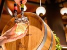 ロビーラウンジでは、赤・白のワインおよびスパークリングワインを無料でご提供しております