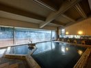 【女性大浴場】自家泉源の豊富な湯をかけ流しで満喫。飲泉所では源泉の飲用もお楽しみいただけます
