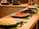 朝食バイキングでは、ポテトサラダや明太子、ひじきなど、豊富なお惣菜をご用意しております