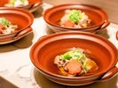 ディナーバイキングで猪鍋など日替わりで地元食材の小鍋をお楽しみください