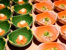ディナーバイキングでは、旬の海鮮物も小鉢にて食べ放題でご提供しております