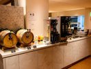 ビールやワインに加え、和歌山ならではの梅酒や果実酒など豊富に取り揃え、お料理とともに楽しめます
