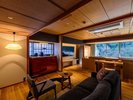 【山翠スイート】80uの広さを誇る客室で、日常を忘れて過ごす安らぎの時間をお過ごしください