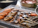 【朝食バイキング】干物や数種類の焼き魚を炭火で香ばしくあぶって提供しています