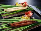 ホテル内で捌いております。鰻の蒲焼きまたは白焼きをお選びください