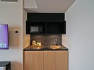 【ファミリールームA 】ミニキッチン完備。長期滞在にも便利な設備。
