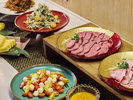 朝食ビュッフェ|ローストビーフとローストポークは3種のソースと西洋わさびでお楽しみください。