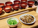 朝食ビュッフェ|甘辛い煮付けをのせた「にしんそば」は京都で愛される名物です。