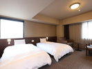 ■禁煙デラックスツインルーム 約32u シモンズ社製ベッド120×195p×2台