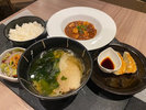 【ご夕食】★2色の豆腐の麻婆豆腐定食(仙台東オリジナルメニュー)三角揚げと豆腐を使った麻婆豆腐。