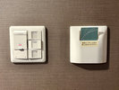 お部屋の主電源はこちらです。カードキーを挿してご利用ください。