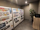 館内には自動販売機を設置しております