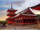 清水寺/朱色が色鮮やかな境内。