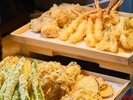 ライブキッチン 揚げたての天ぷらをお楽しみください