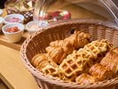 クロワッサン、ワッフル、パンオショコラ