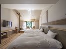 《本館》露天風呂付き和洋室Aタイプ(一例) モダンテイストで落ち着いた雰囲気のお部屋です。
