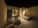 《本館》露天風呂付き和洋室Aタイプ (一例) / 夜