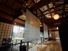 《お食事処》森と田んぼの長閑な景色をご覧になりながら、ごゆっくりお食事をお楽しみ下さいませ。