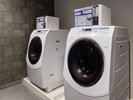 コインランドリー(1階)/長期滞在に嬉しい洗濯機も完備しております(有料)
