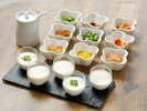 朝食イメージ 北海道産大豆を使用した自家製豆腐。豆腐に合うトッピングを多種ご用意しております。