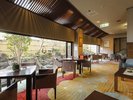 *【館内施設・ラウンジ初花(御幸荘花結び内)】庭園を眺めながら、ゆっくりお過ごしいただけます