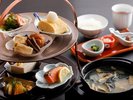 朝食_一日の始まりは、やさしい味わいの和朝食から(姉妹館 御幸荘花結びでご用意)