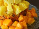 南国らしいフルーツや野菜が購入できる