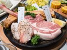 炭火でじっくりと炙った肉は絶品