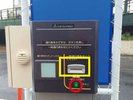 右手にある発券機で券を取ります。