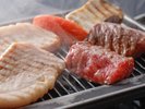 メイン料理の伊予牛と媛ポークのWステーキ(例)お得に食べ比べて満足感が味わえます。
