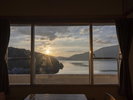 ◆セミスイート|瀬戸内海に沈む夕日を望む、癒しのひとときをお楽しみください。