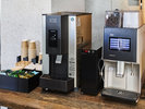 ラウンジ|挽きたてコーヒーや選べるドリンクを24時間いつでもフリーで