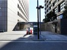 地下駐車場入り口_タイムズKKRホテル東京